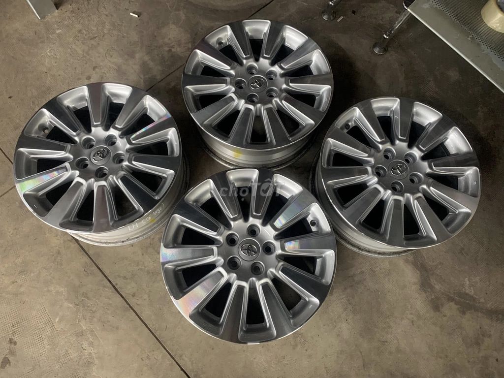 MÂM ZIN TOYOTA SIENNA 2013. Mua bán Phụ tùng xe tại Quận Gò Vấp Tp Hồ Chí Minh được đăng bởi Giang Nguyen hình 2