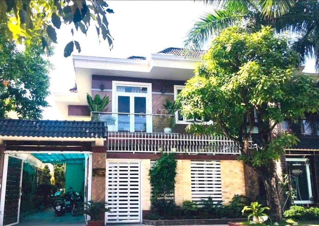 Bán nhà 207m2, 4 tầng, mặt tiền rộng, Văn Quán - Hà Đông