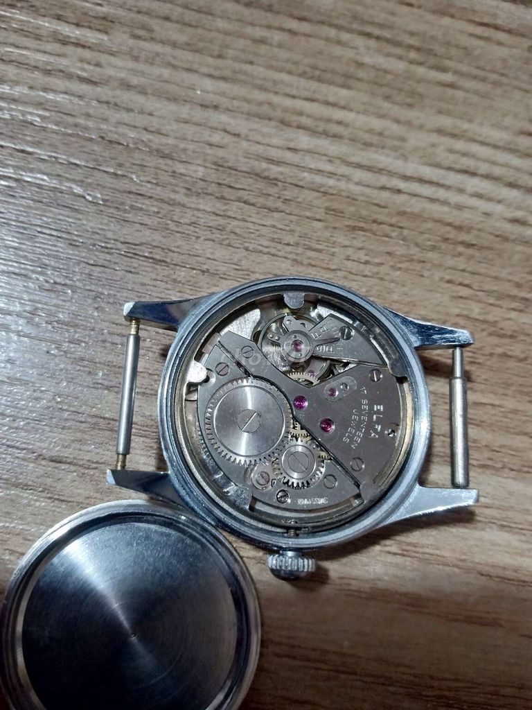 Đồng hồ lên cót tay hiệu ELFA nội địa cổ Thụy sỹ.