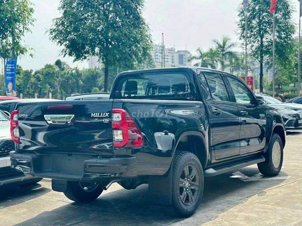 Toyota Hilux 2025 2.4L 4x2 AT xe giao ngay. Mua bán Ô tô tại Quận 12 Tp Hồ Chí Minh được đăng bởi Hiếu Toyota Quận 12 hình 4