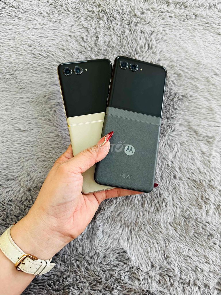 Motorola Razr 50S 256GB. Màu Đen,like new 99%. Mua bán Điện thoại tại Quận Bình Tân Tp Hồ Chí Minh được đăng bởi Hoàng Anh hình 1