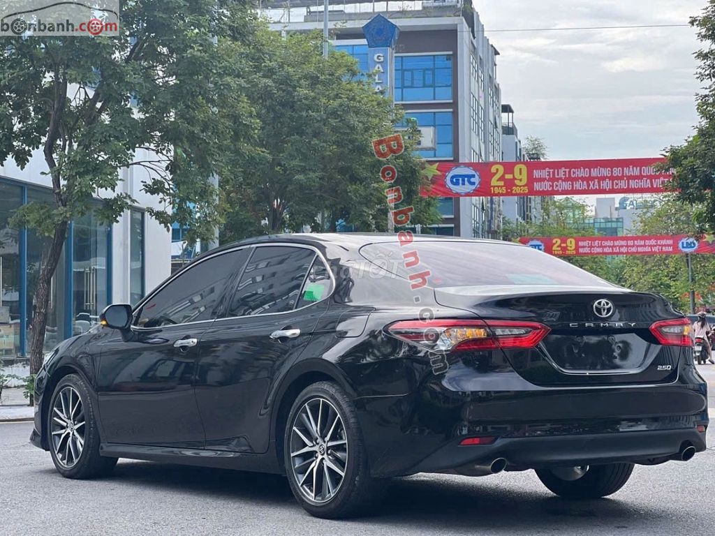 Xe Toyota Camry 2.5Q 2022 - 1 Tỷ 150 Triệu. Mua bán Ô tô tại Quận Hà Đông Hà Nội được đăng bởi Phạm Việt Cường  hình 2
