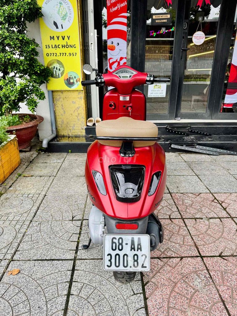 Vespa Primavera đỏ nhám, mới 95%. Mua bán Xe máy tại Thành phố Rạch Giá Kiên Giang được đăng bởi VyVy Lam hình 4