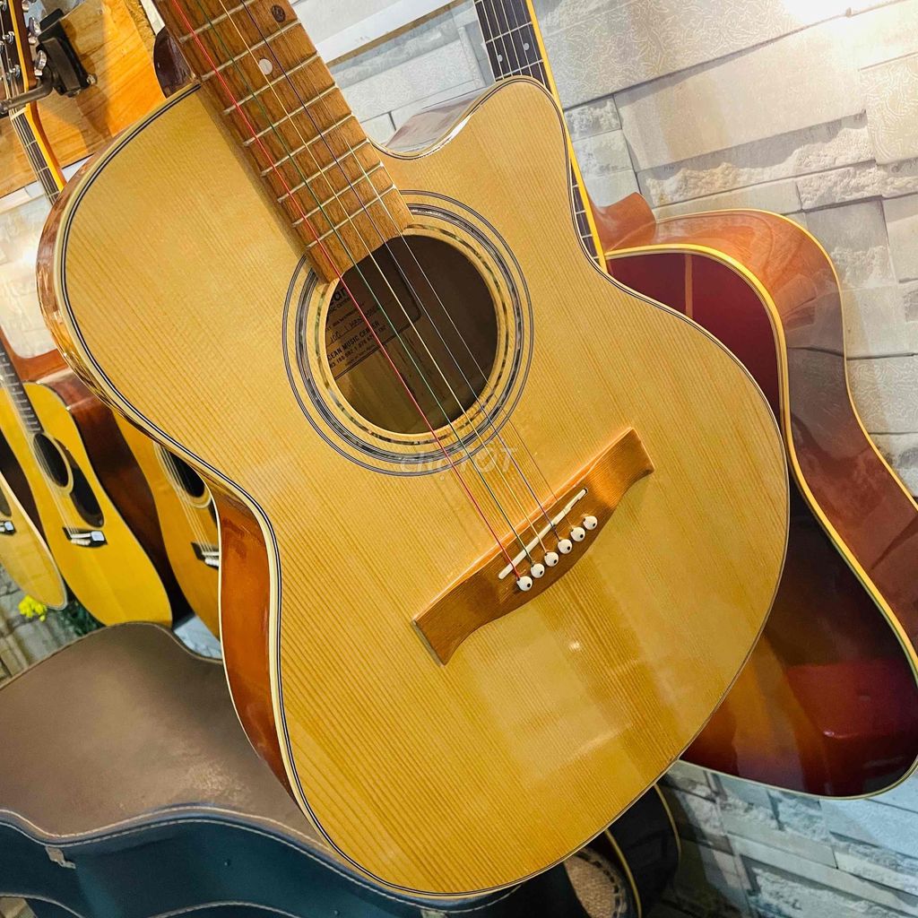 Thanh lý cây Guitar acoustic giá rẻ