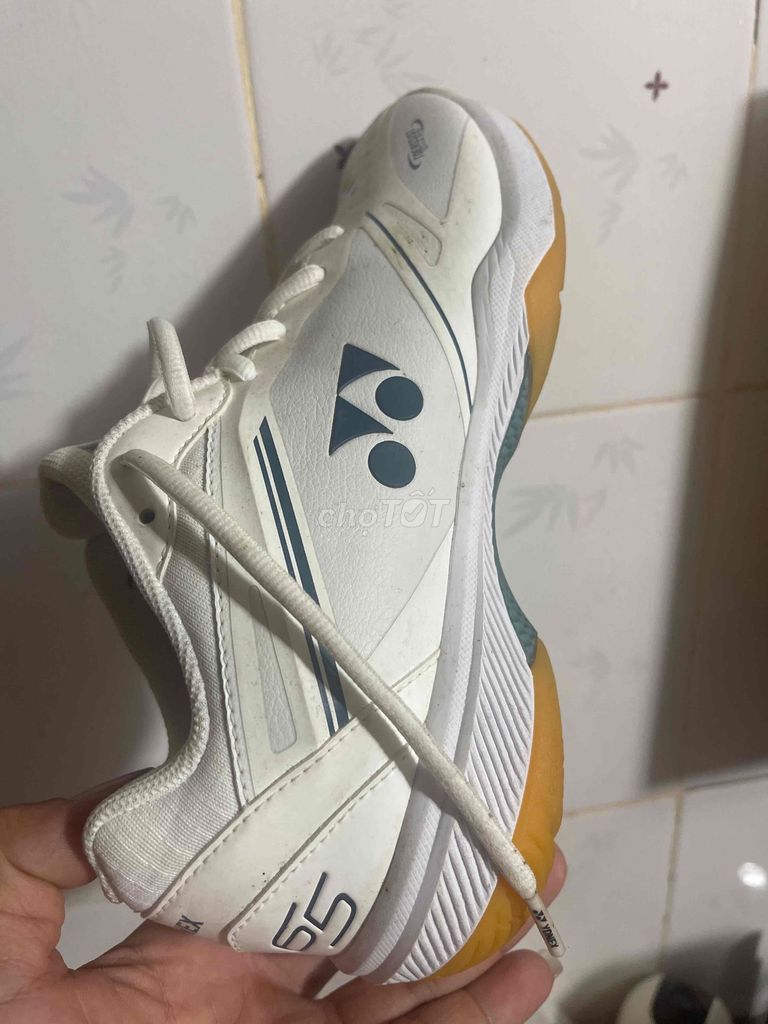 Giày cầu lông Yonex Trắng size 40. Mua bán Giày dép tại Huyện Phú Xuyên Hà Nội được đăng bởi Quang Huy hình 1
