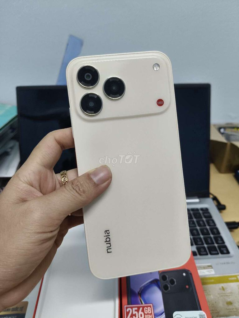 Nubia V80 Design 256GB Trắng. Mua bán Điện thoại tại Thành phố Thuận An Bình Dương được đăng bởi phượng hình 1