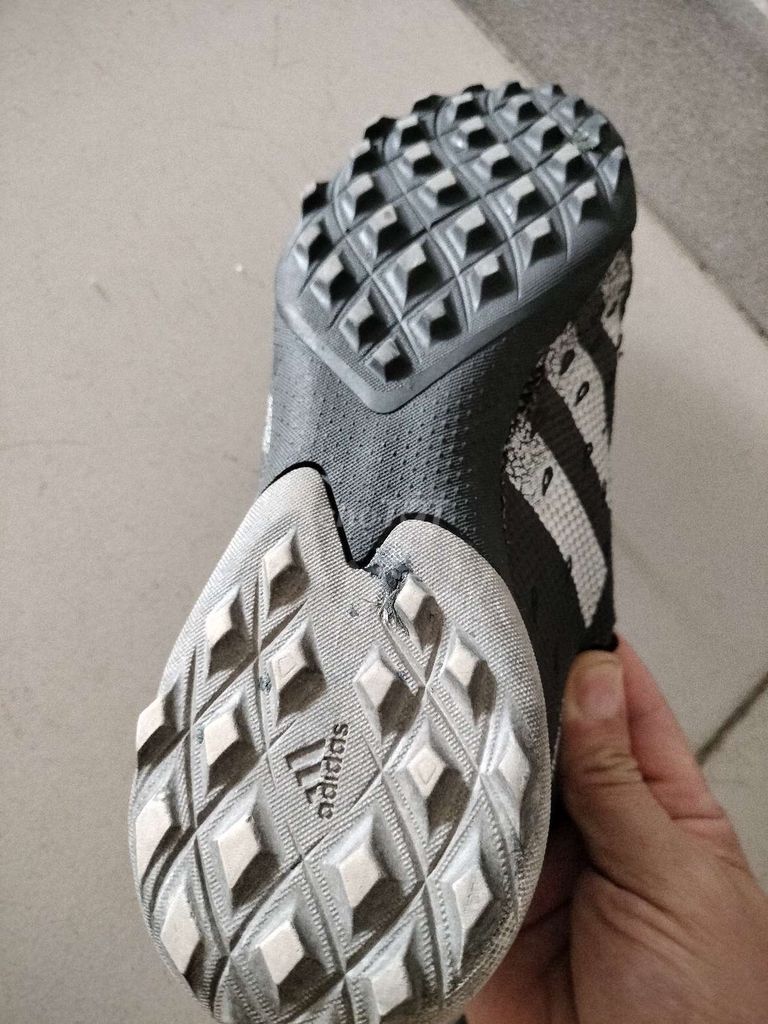 Giày đá bóng Adidas Predator Đen 40 Nam. Mua bán Đồ thể thao, Dã ngoại tại Huyện Chương Mỹ Hà Nội được đăng bởi Nguyễn Tấn hình 1
