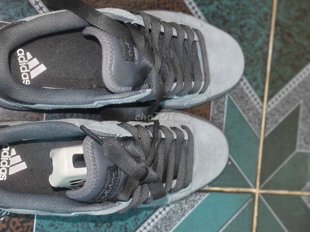 Giày thể thao Adidas Nam Xám Da lộn. Mua bán Giày dép tại Quận Thốt Nốt Cần Thơ được đăng bởi Triết Nguyễn hình 1
