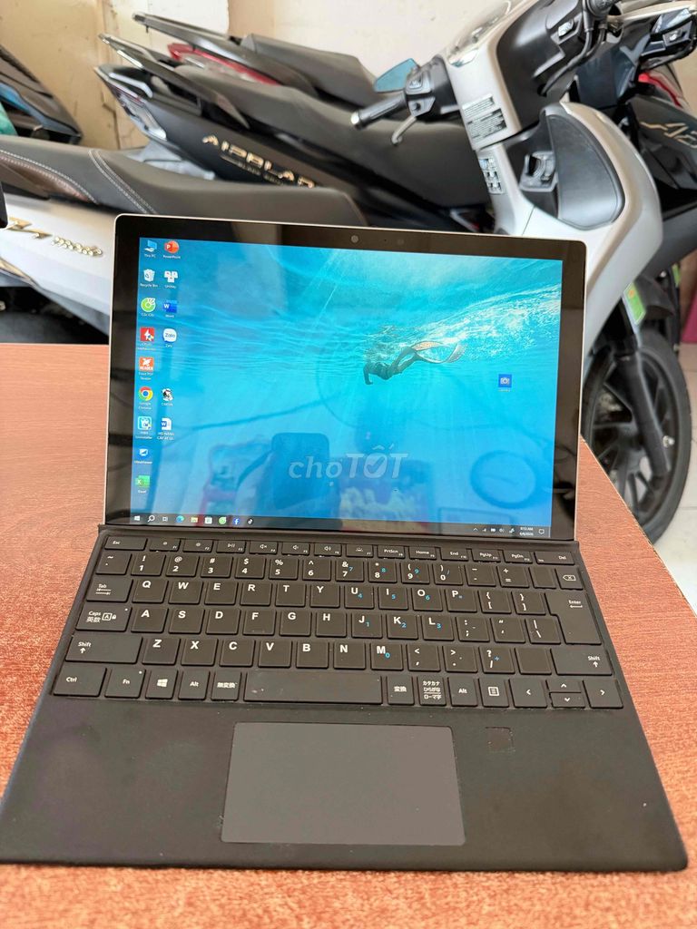 Microsoft Surface Pro i5-7300U 8GB Bạc. Mua bán Máy tính bảng tại Thành phố Thủ Đức Tp Hồ Chí Minh được đăng bởi GÀ MẬP hình 1