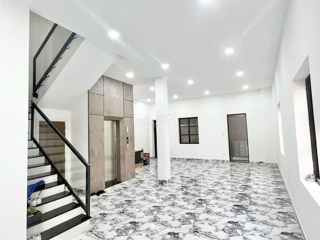 Аренда · 6 комн. · 600 м² · Quận Gò Vấp, ул. Phan Văn Trị