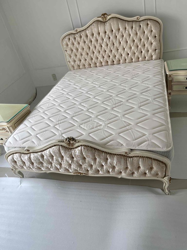 Giường ngủ tân cổ điển Châu Âu màu Kem. Mua bán Giường, chăn ga gối nệm tại Quận 7 Tp Hồ Chí Minh được đăng bởi Ha Vi hình 1