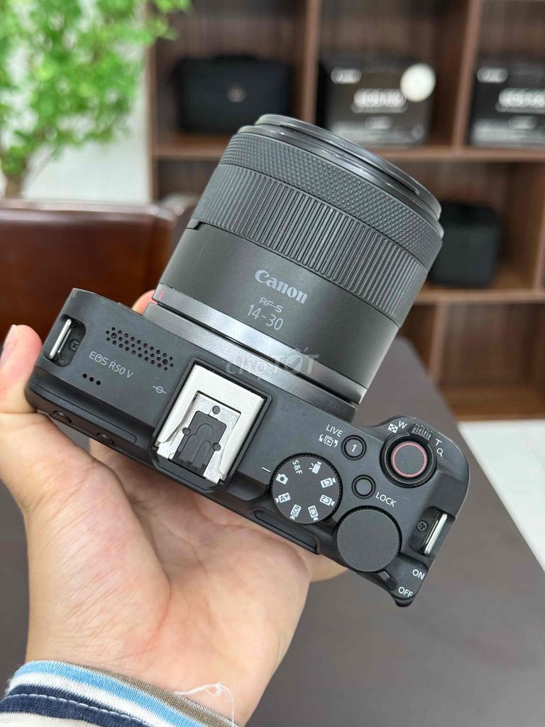 Máy ảnh Canon R50V Đen Like New. Mua bán Máy ảnh, Máy quay tại Thành phố Phan Thiết Bình Thuận được đăng bởi Máy ảnh Quang Trường hình 1
