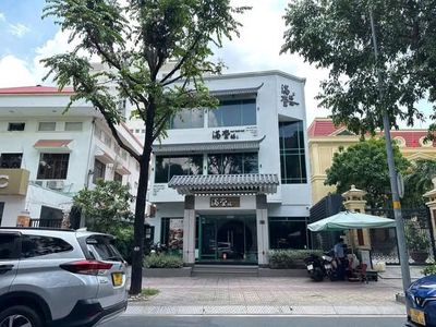 Аренда · 5 комн. · 330 м² · Quận 3, ул. Đường Lê Quý Đôn