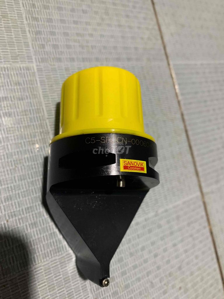 Cần thanh lý holder tiện hãng sandvik mới