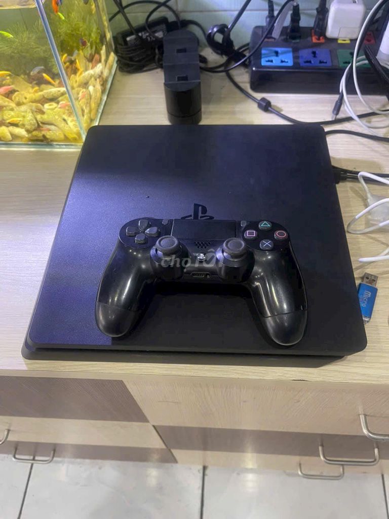 Máy chơi game SONY PS4 bản SLIM HDR máy zin đẹp. Mua bán Thiết bị chơi game tại Quận Ninh Kiều Cần Thơ được đăng bởi AKAHmobile hình 3