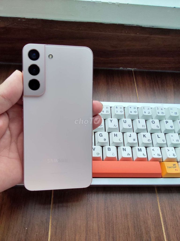 Điện thoại Samsung Galaxy S22 màu hồng. Mua bán Điện thoại tại Huyện Gia Lâm Hà Nội được đăng bởi Quang Minh hình 2