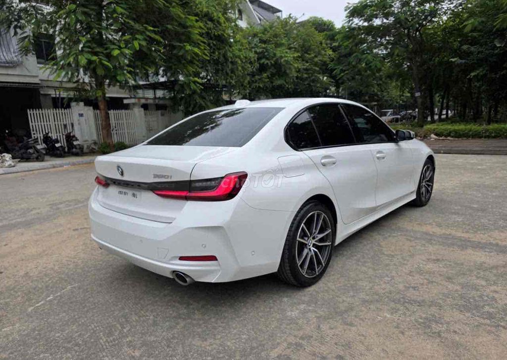 BMW 320i Sport Line 2023 10000 km Trắng. Mua bán Ô tô tại Quận Nam Từ Liêm Hà Nội được đăng bởi Vu tuan anh hình 7
