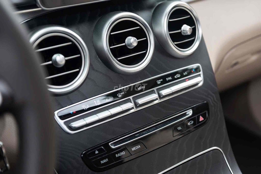 LONG ANH AUTO về Mercedes GLC300 4Matic 2019. Mua bán Ô tô tại Quận 7 Tp Hồ Chí Minh được đăng bởi LongAnh AuTo  hình 13