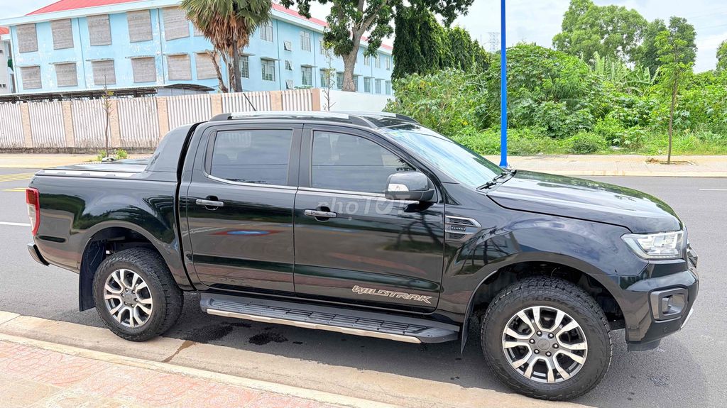 Ford Ranger Wildtrak 5 chỗ màu Đen