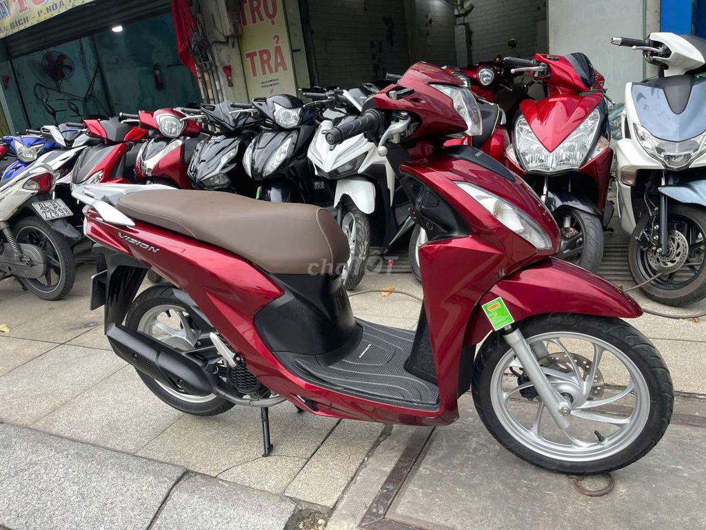 Honda Vision 2023 красная бу