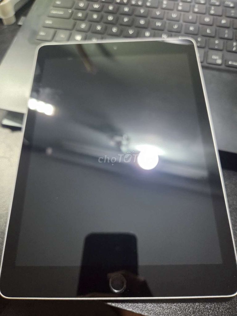 Apple iPad Gen 6 Đã sử dụng. Mua bán Máy tính bảng tại Quận 3 Tp Hồ Chí Minh được đăng bởi Phạm Xuân Hiếu hình 1