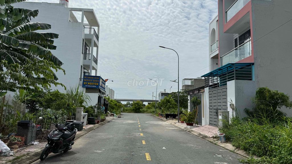 Bán Nền Đất Sạch Đẹp KDC Centana Trường Lưu - 4.85 Tỷ/82M2