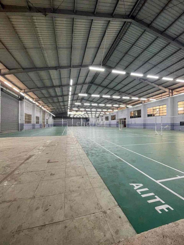 Cho thuê lại sân cầu lông 1300m2. Nguyễn Văn Quá Q12