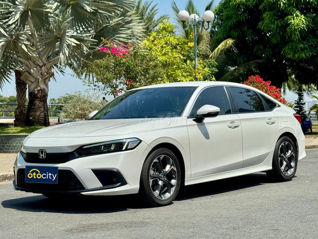 Honda Civic 2022 G - Màu Trắng - 2v6km