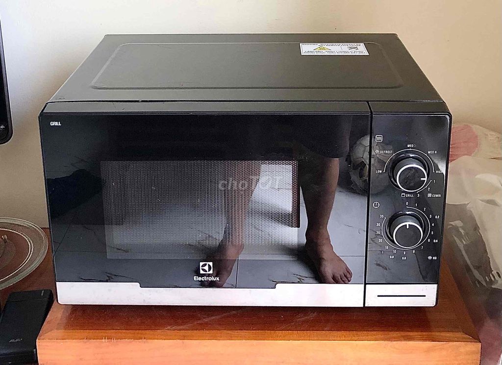 Lò vi sóng Electrolux Đen nhiều chức năng. Mua bán Bếp, lò, đồ điện nhà bếp tại Quận Hoàng Mai Hà Nội được đăng bởi luat nguyen hình 1