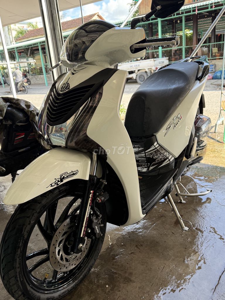 SHVN 150i 2015 Trắng Đen mới 95% 49000km. Mua bán Xe máy tại Huyện Long Hồ Vĩnh Long được đăng bởi Nghĩa Thượng Tá hình 2