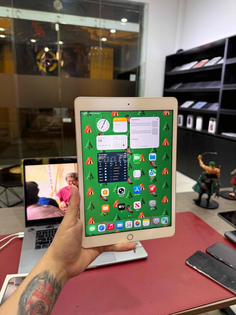 iPad Gen 8 Gold Wifi 32G Zin All Nguyên Bản. Mua bán Máy tính bảng tại Quận Đống Đa Hà Nội được đăng bởi Hà Nội Mobile Bao Duyệt Nợ Xấu hình 1