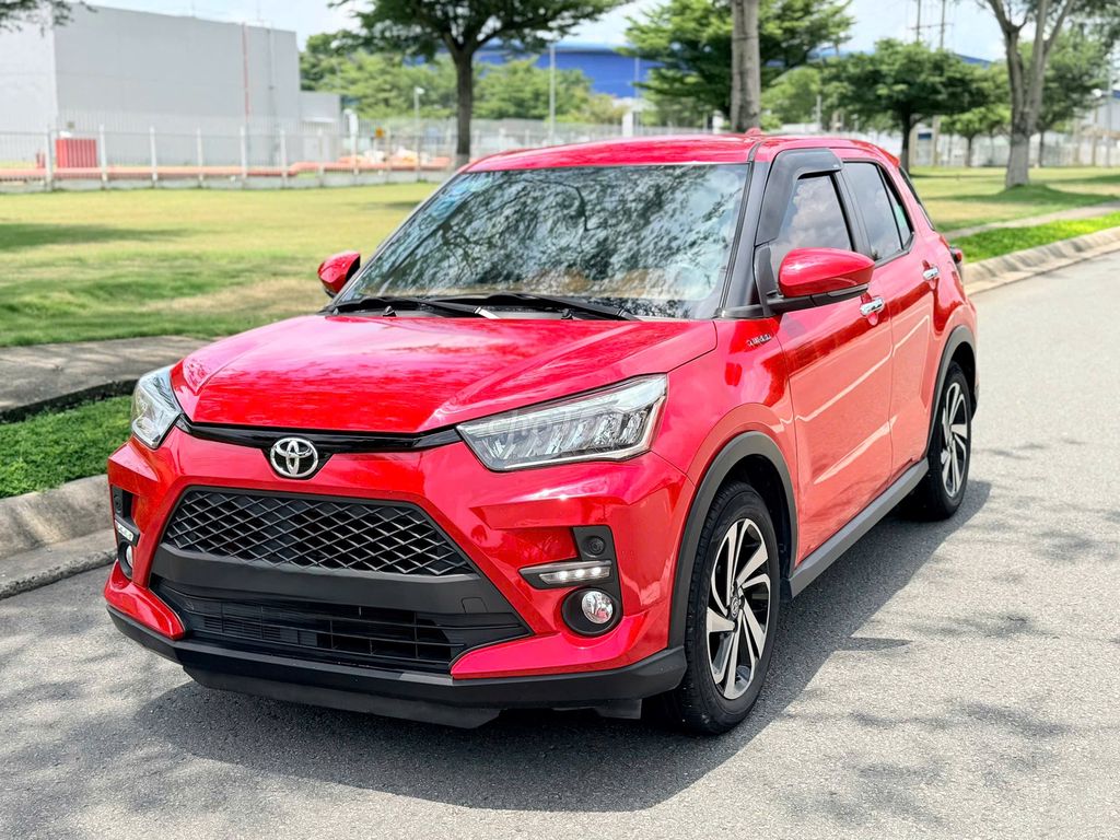 Toyota Raize 2025 красный 36 000 км
