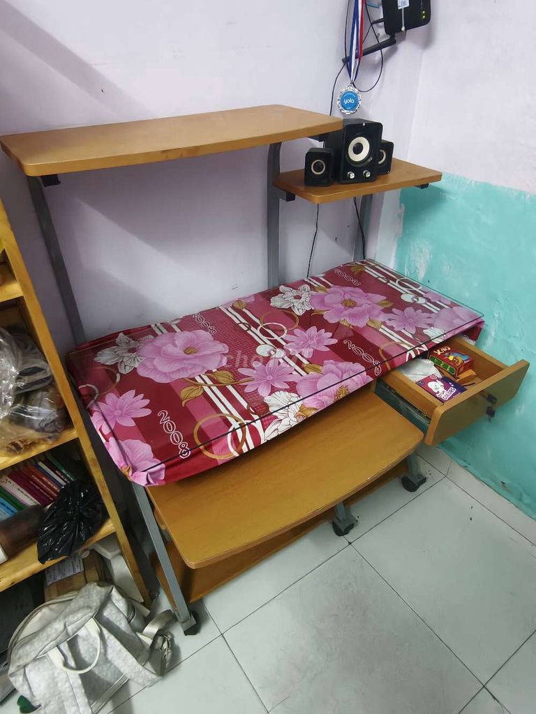 Bàn máy tính Gỗ, Kim loại. Mua bán Bàn ghế tại Thành phố Sa Đéc Đồng Tháp được đăng bởi Lan Anh Lâm Nguyễn hình 1