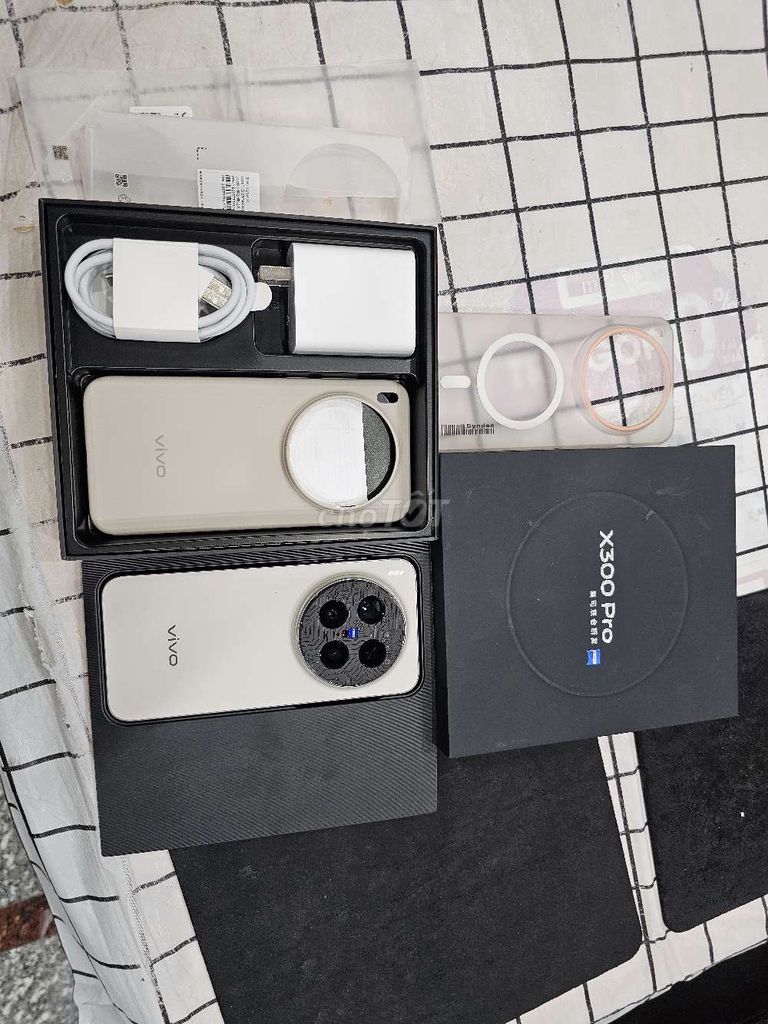 Vivo X300 Pro 5G Trắng FULLBOX 12/256 ZIN ĐẸP CHẤT. Mua bán Điện thoại tại Quận Tân Phú Tp Hồ Chí Minh được đăng bởi Ngô Minh Mobile  hình 1