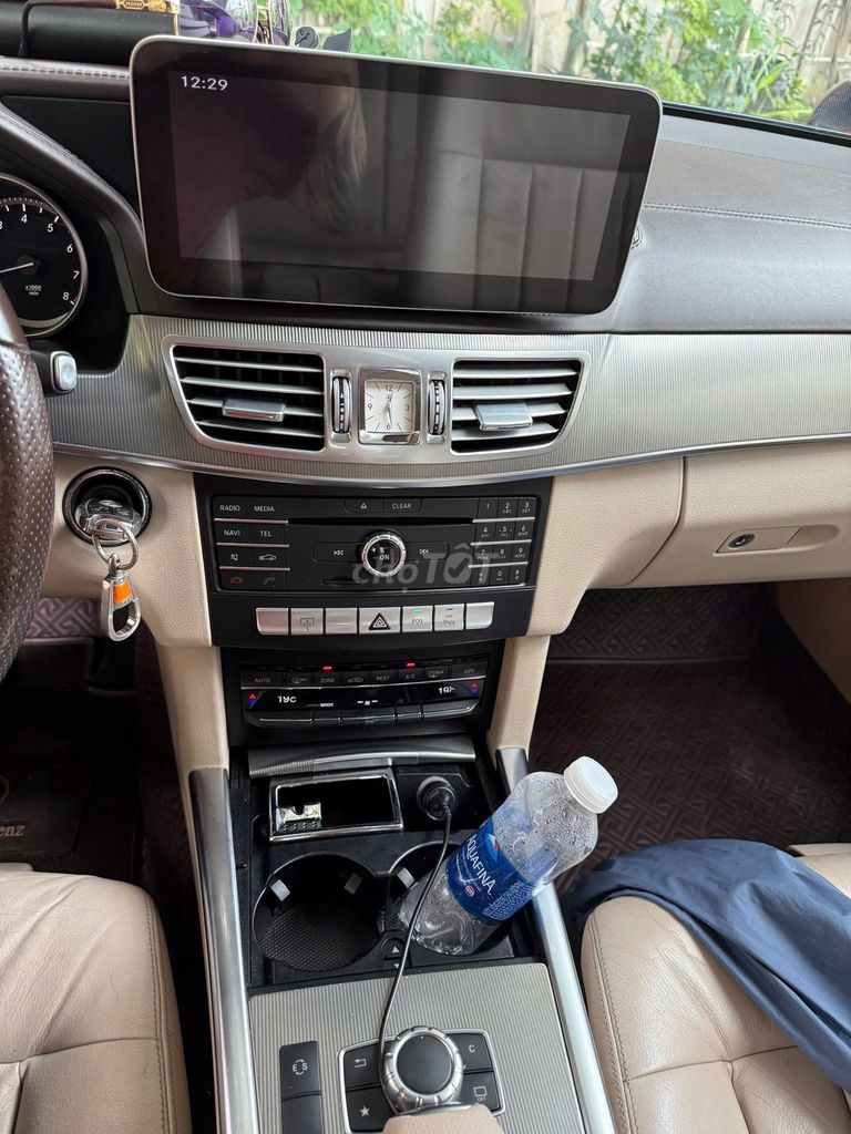 Mercedes Benz E Class 2015 E200 - 70000 km. Mua bán Ô tô tại Thành phố Thủ Đức Tp Hồ Chí Minh được đăng bởi Phạm Thị Xuân Mai hình 7