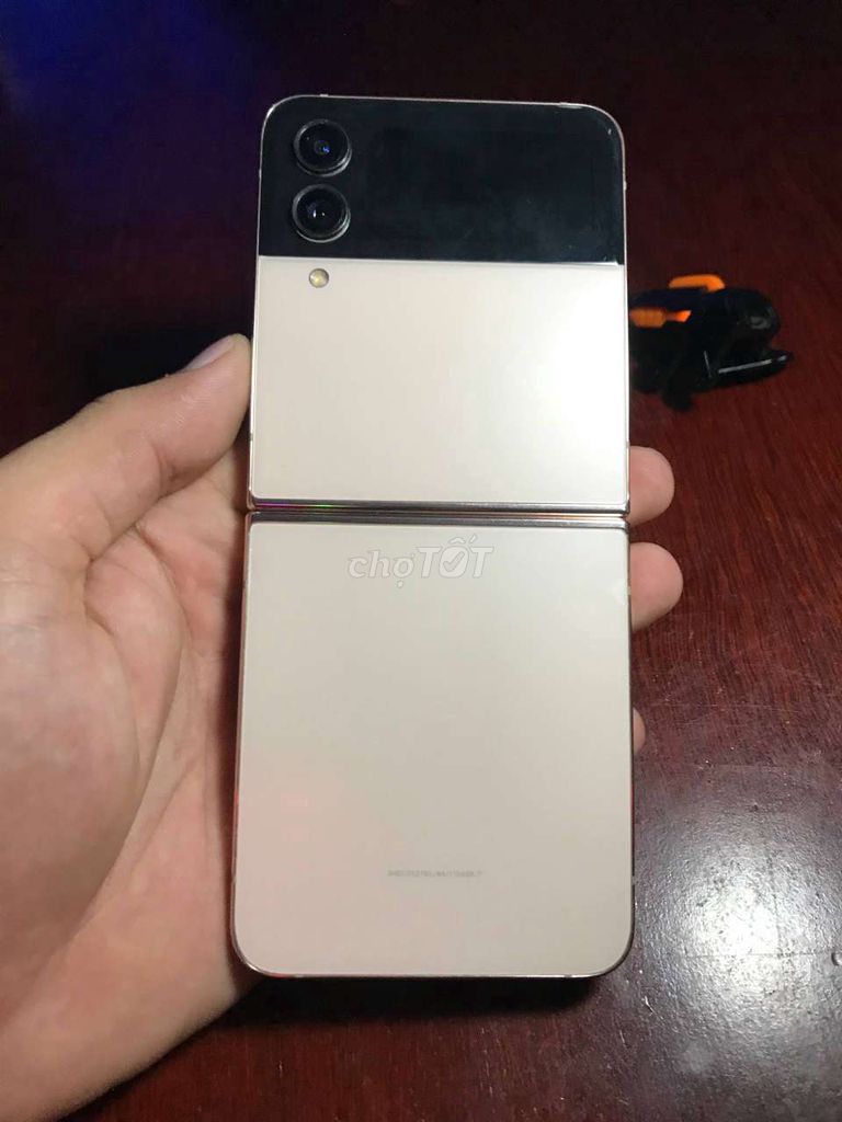 Samsung Galaxy Z Flip4 128GB Trắng. Mua bán Điện thoại tại Thành phố Cam Ranh Khánh Hòa được đăng bởi Lưu Tuấn Hùng hình 1