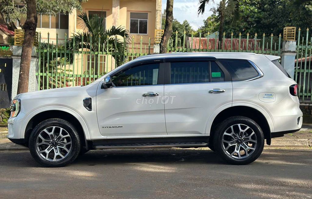 Ford Everest Titanium Plus 2.0L 4x4 AT 2025. Mua bán Ô tô tại Thành phố Pleiku Gia Lai được đăng bởi Connect Auto hình 4