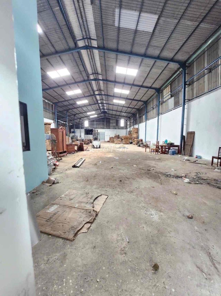 KHO XƯỞNG 2 MẶT TIỀN ( 900m2 ) Q12