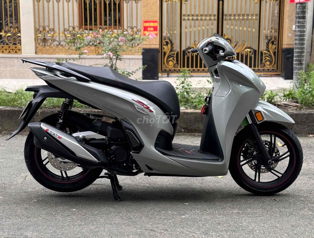 honda Sh 350i máy thái xe đẹp như mới 9 chủ ký. Mua bán Xe máy tại Quận Gò Vấp Tp Hồ Chí Minh được đăng bởi CHXM 86 chuyên bán xe trả góp hình 8