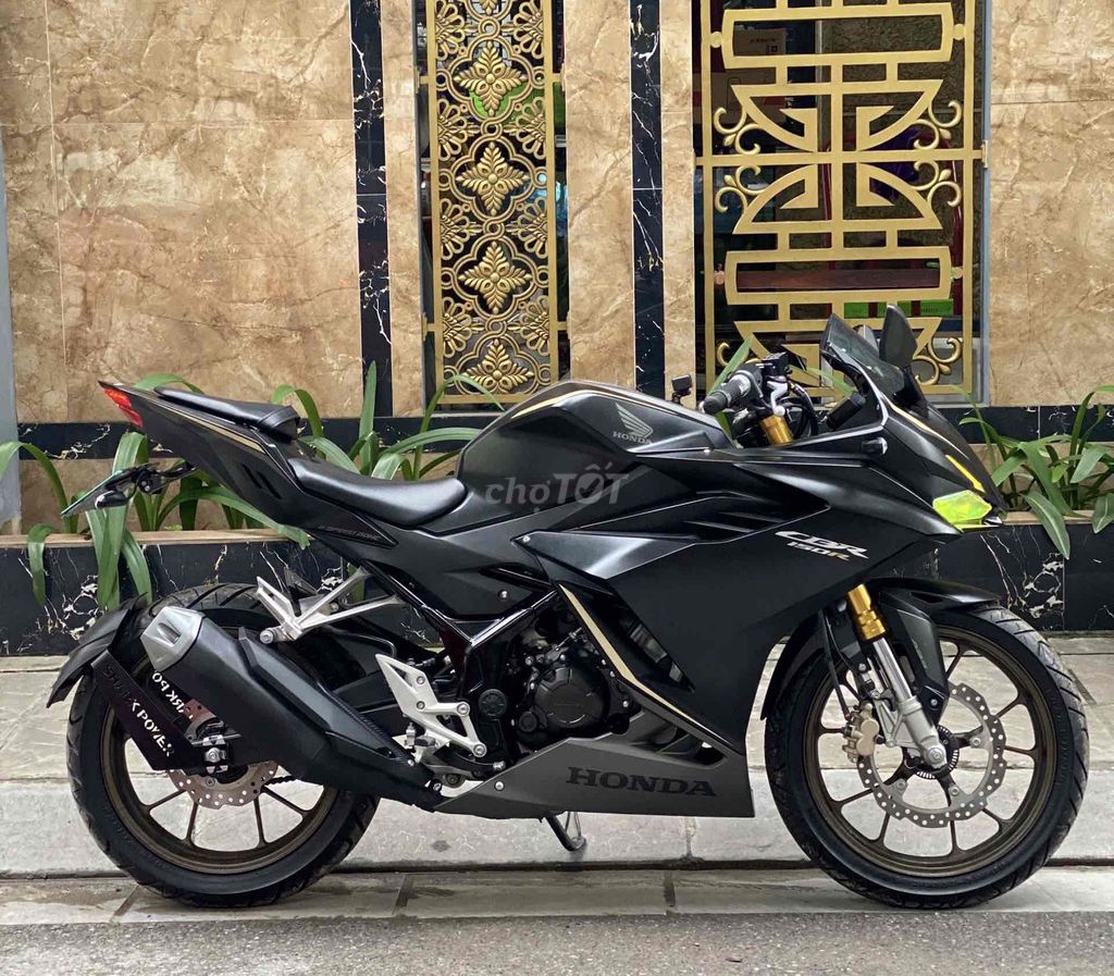 Honda CBR 150 ABS 2024 черный, пробег 1700 км