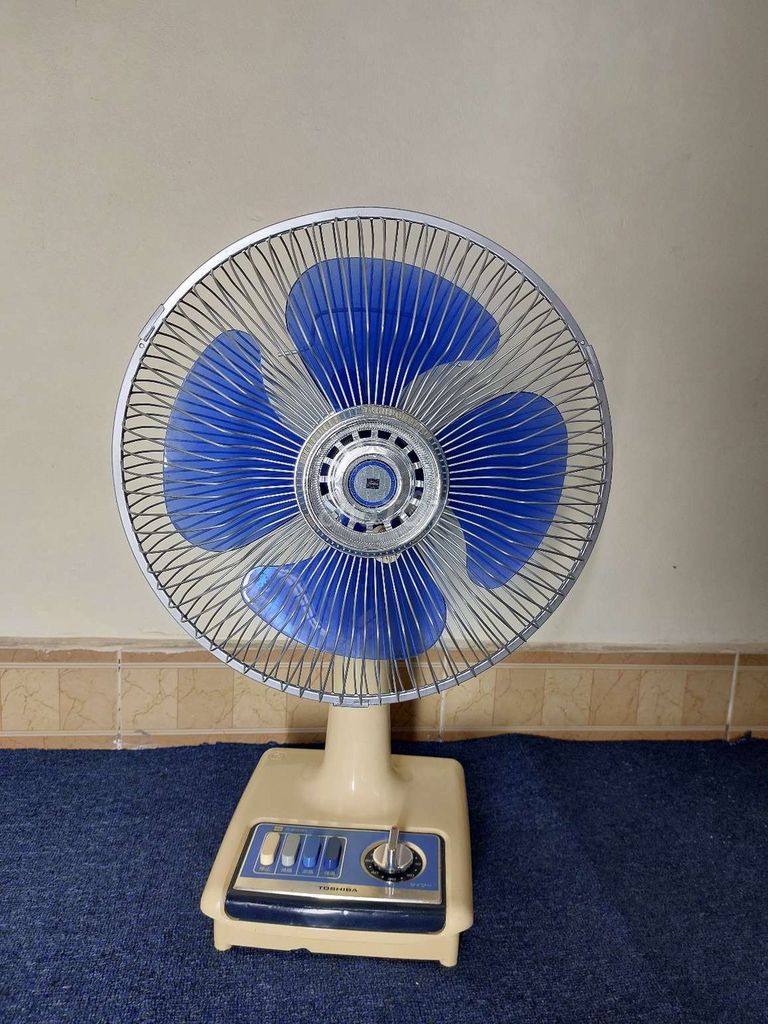 Quạt điện Toshiba Kem, Xanh. Mua bán Quạt tại Quận Long Biên Hà Nội được đăng bởi Nguyễn hiếu hình 1
