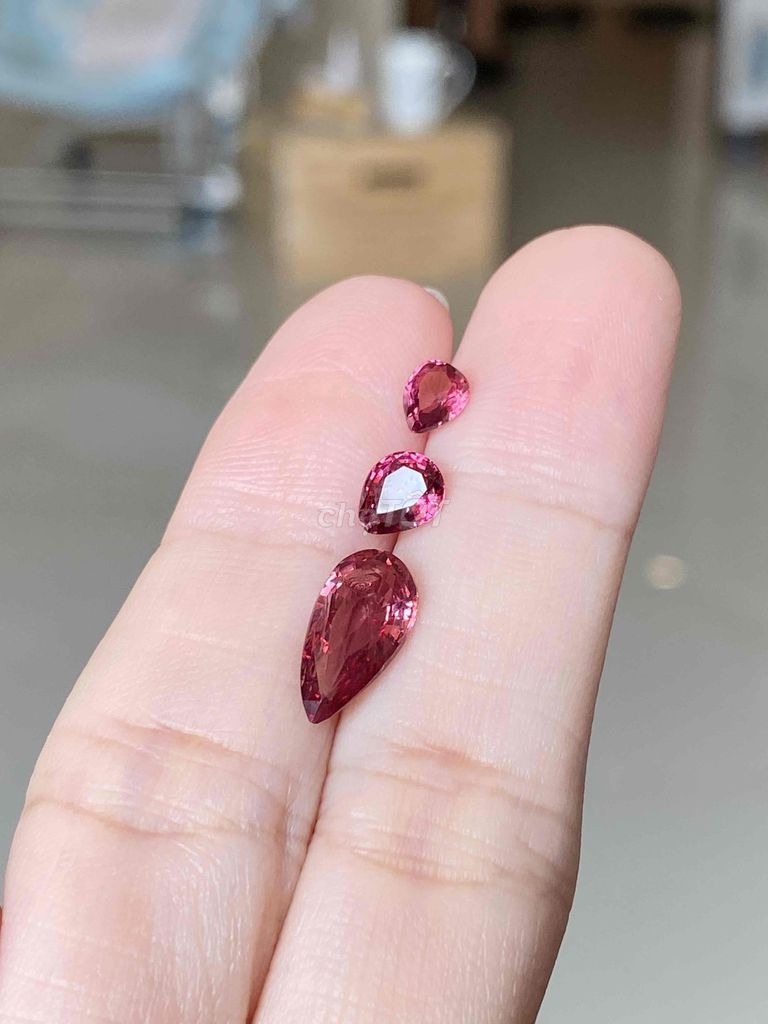 Bộ spinel đỏ vang