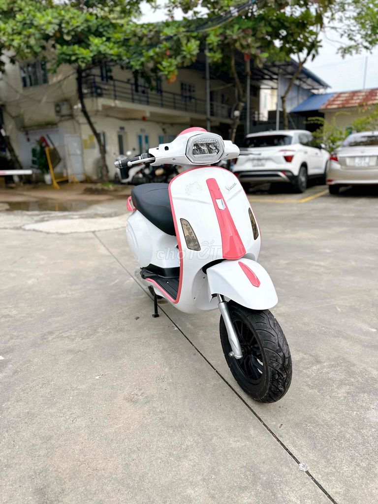 Электроскутер Vespa Розово-белый 40-50 км/заряд Ханой
