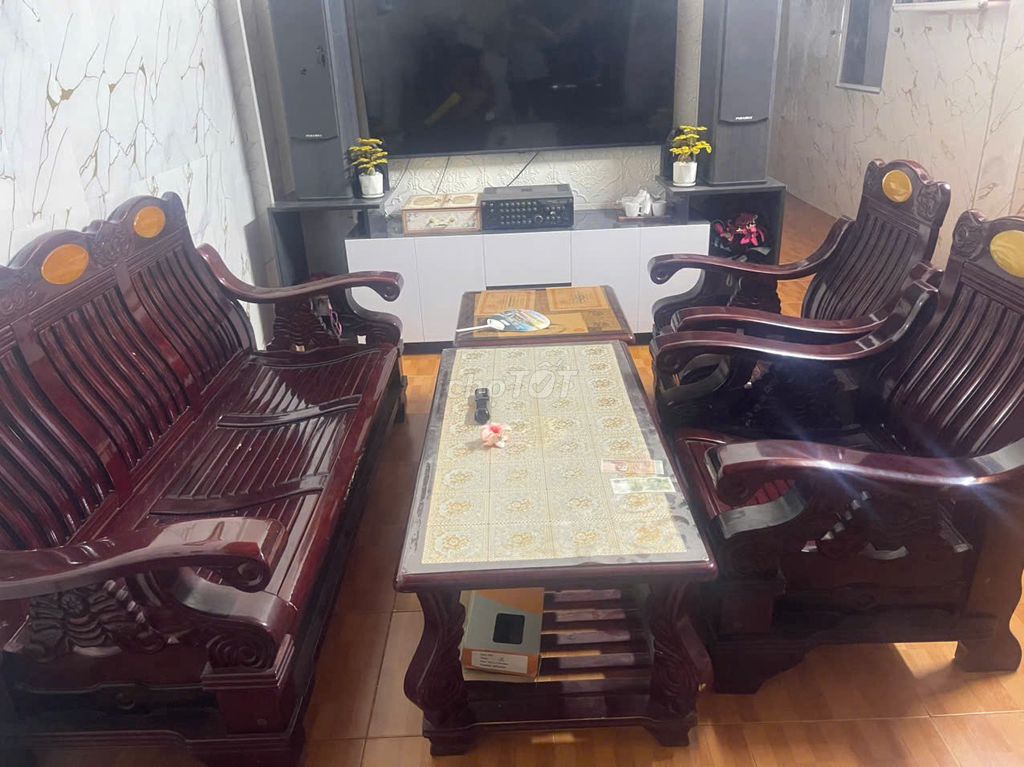 Bộ bàn ghế phòng khách Gỗ Nâu đỏ. Mua bán Bàn ghế tại Quận Liên Chiểu Đà Nẵng được đăng bởi nguyen huu sang hình 1