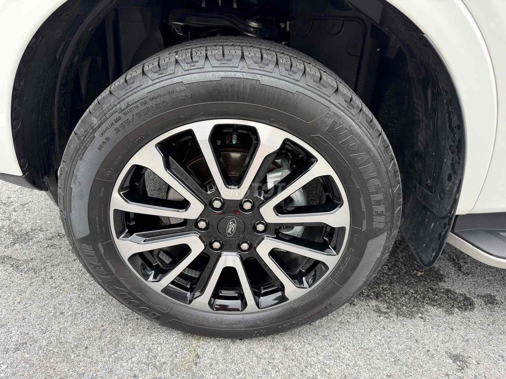 Ford Everest Platinum 2.0L 4x4 AT 2025 - 5000km. Mua bán Ô tô tại Quận Cầu Giấy Hà Nội được đăng bởi Auto 6666 hình 7