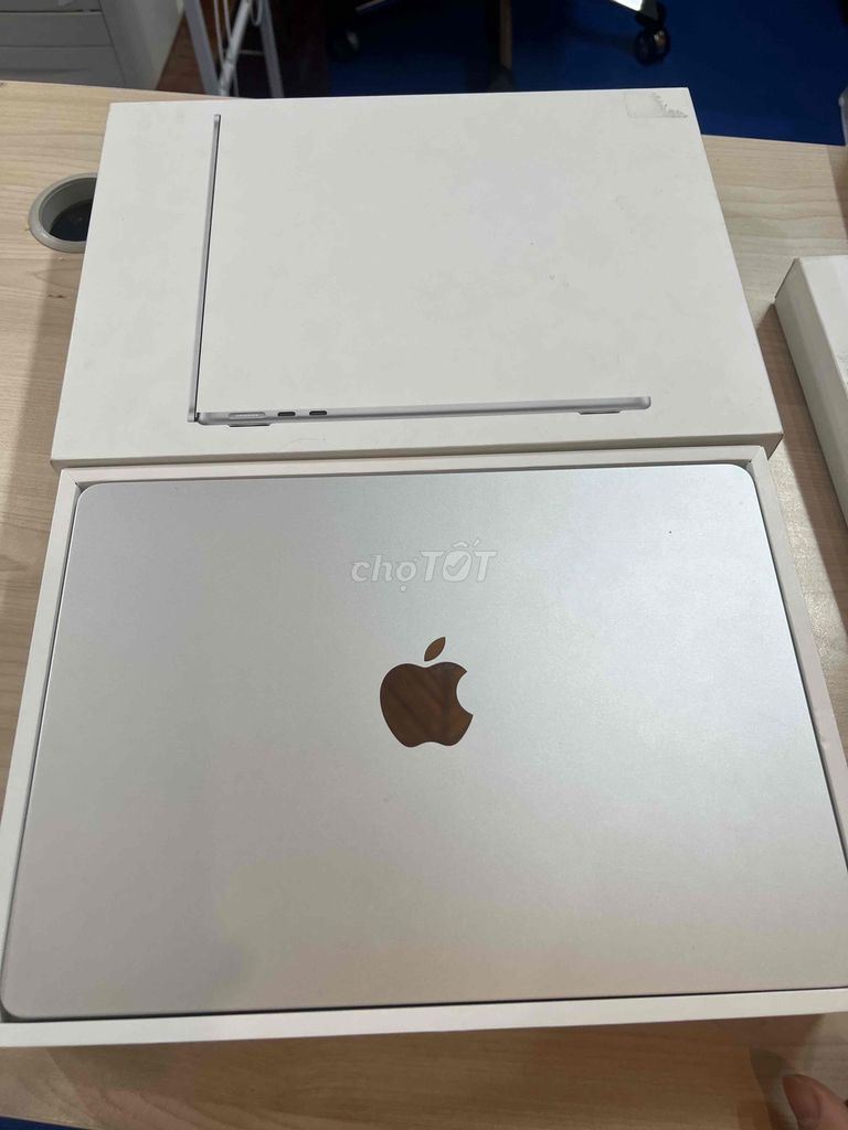 MacBook Air M2 13 inch 8GB 256GB SSD đẹp fullbox