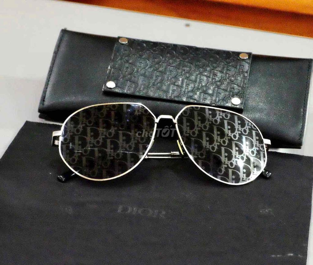 🤓 Kính mát Dior chính hãng. Size nam _ đẹp như mới. Mua bán Phụ kiện thời trang khác tại Thành phố Thuận An Bình Dương được đăng bởi Xuân Phương hình 1