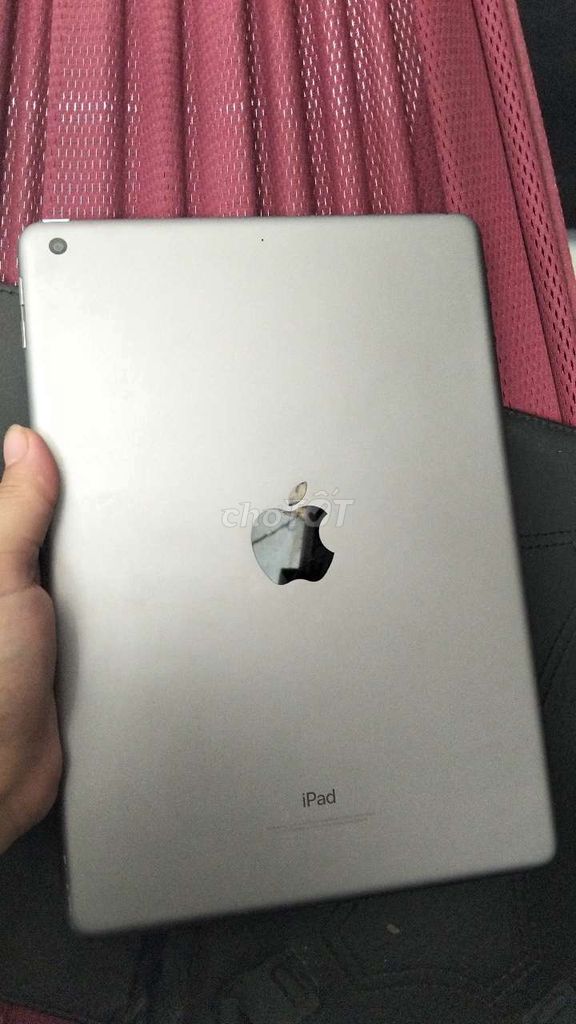 Apple iPad Gen 5 32GB Xám. Mua bán Máy tính bảng tại Huyện Nhà Bè Tp Hồ Chí Minh được đăng bởi  Yến Nhi hình 1