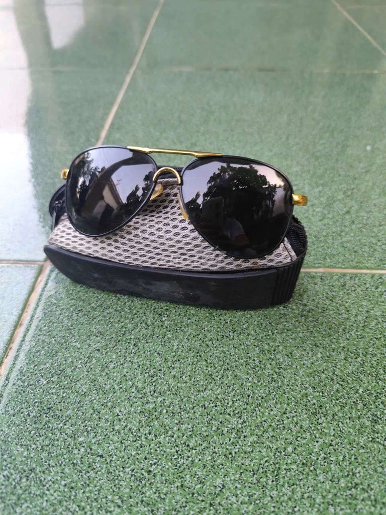 Kính râm Porsche Design Đen Cao cấp. Mua bán Phụ kiện thời trang khác tại Thành phố Bến Tre Bến Tre được đăng bởi Tam hình 1