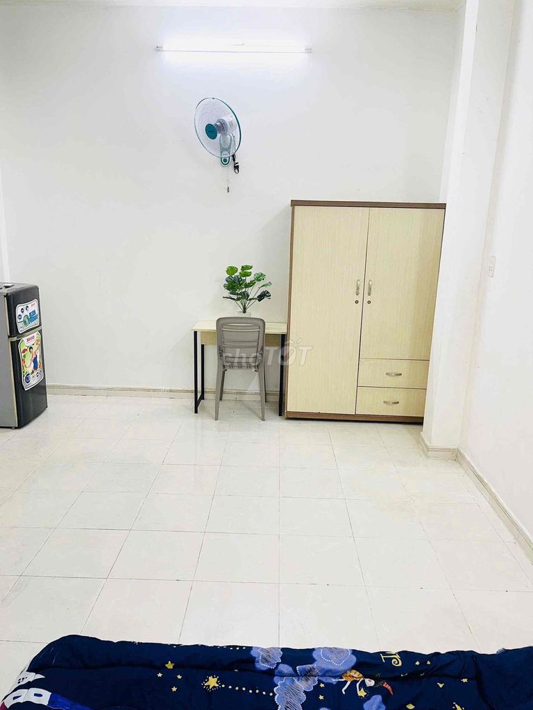 Chính chủ cho thuê phòng 30m2 đầy đủ nội thất đường Sầm Sơn, Tân Bình